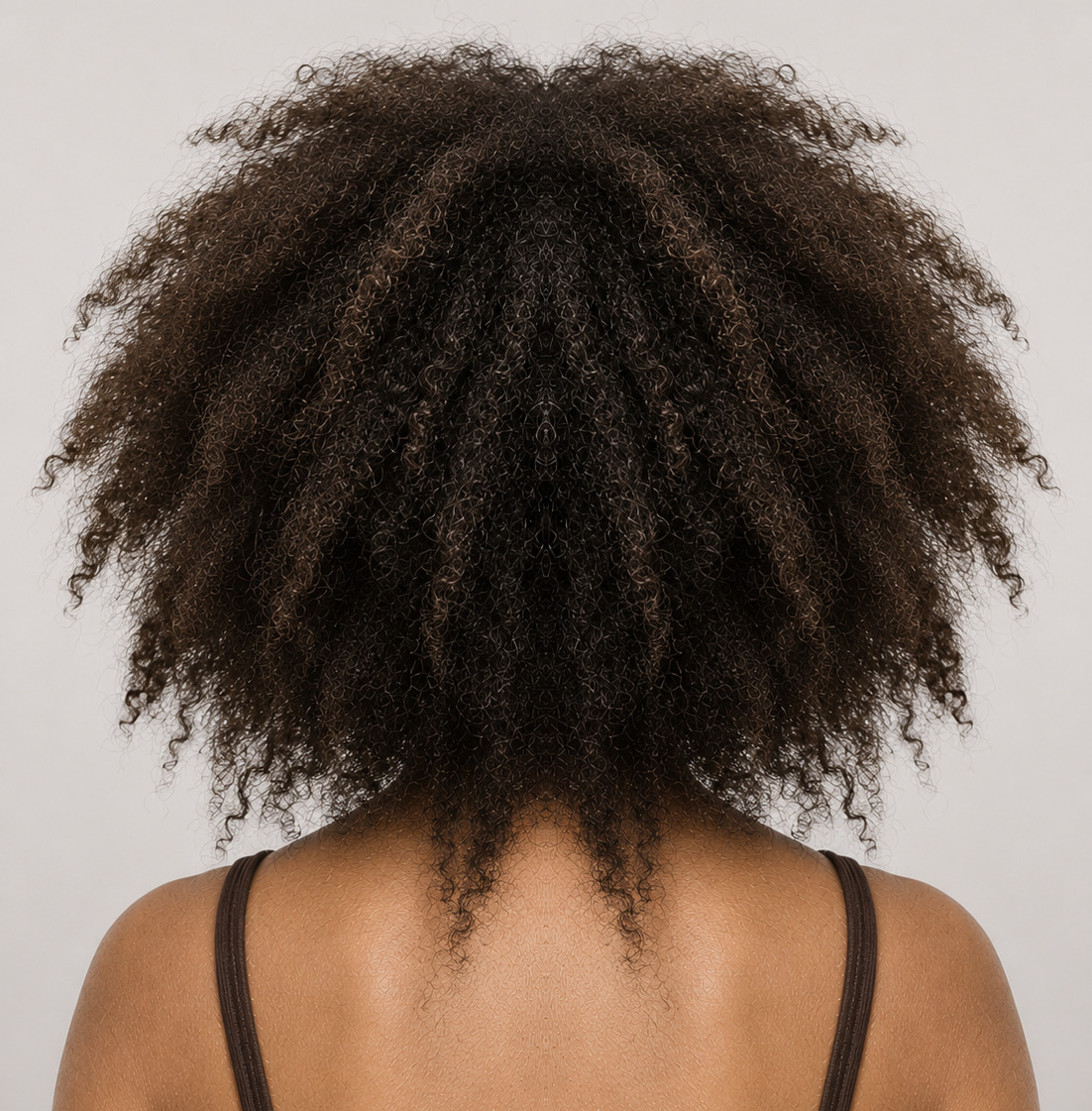 Hair before the routine, undefined and dry at the ends